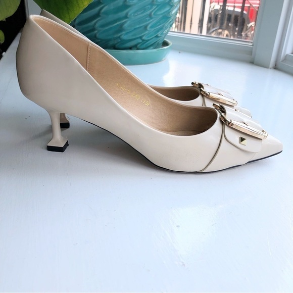 CREAM leather point toe gold buckle kitten heel shoe 8 - Picture 7 of 11